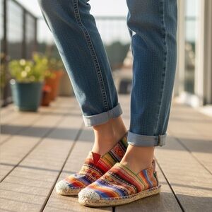 Minnetonka Espadrille Slip-On Flats
Womens Multicolor Serape Stripe size 6